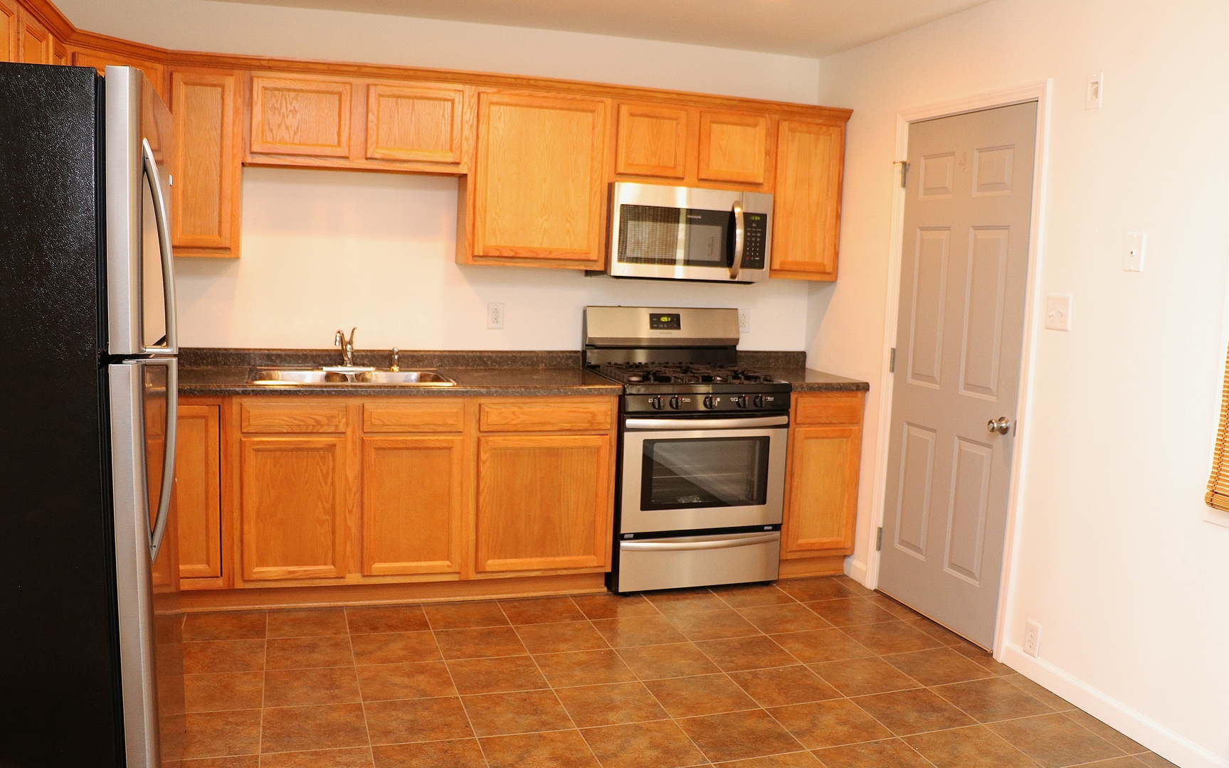 225 Murphy Drive Romeoville, IL 60446 - Photo 3 of 22