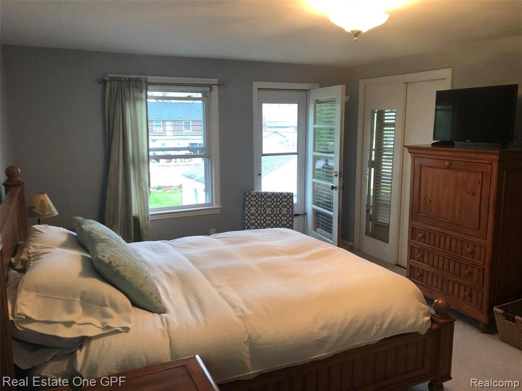 1876 Broadstone Road Grosse Pointe Woods, MI 48236 - Photo 19 of 53