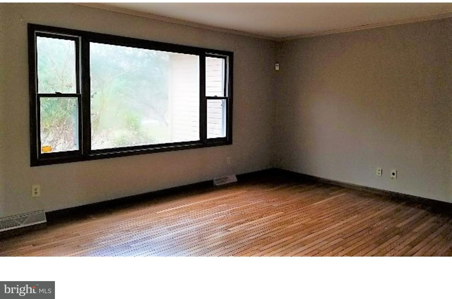 171 Crow Pond Road Pittsgrove, NJ 08318 - Photo 18 of 23 Living Room