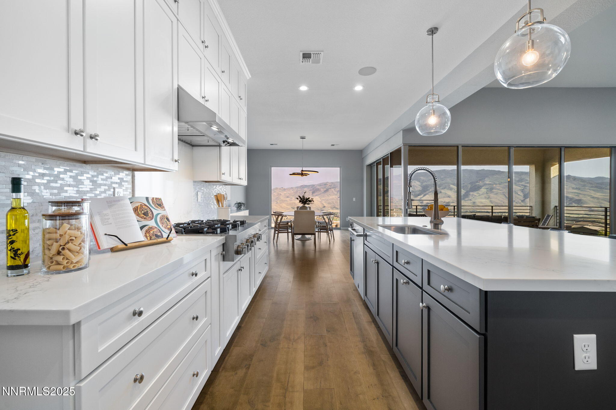 9192 Graycliff Lane Reno, NV 89523 - Photo 9 of 37 Kitchen bowling alley