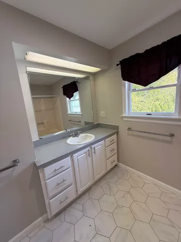 $1,895 | 1752 Farmington Avenue, Unit 3, Farmington, CT 06085