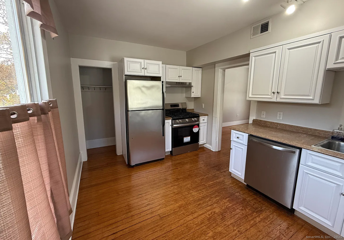 1752 Farmington Avenue, Unit 3 Farmington, CT 06085 - Photo 3 of 15