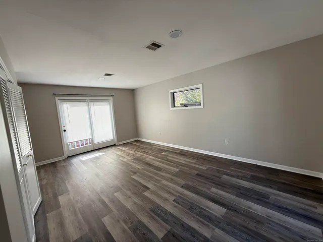 $1,895 | 1752 Farmington Avenue, Unit 3, Farmington, CT 06085