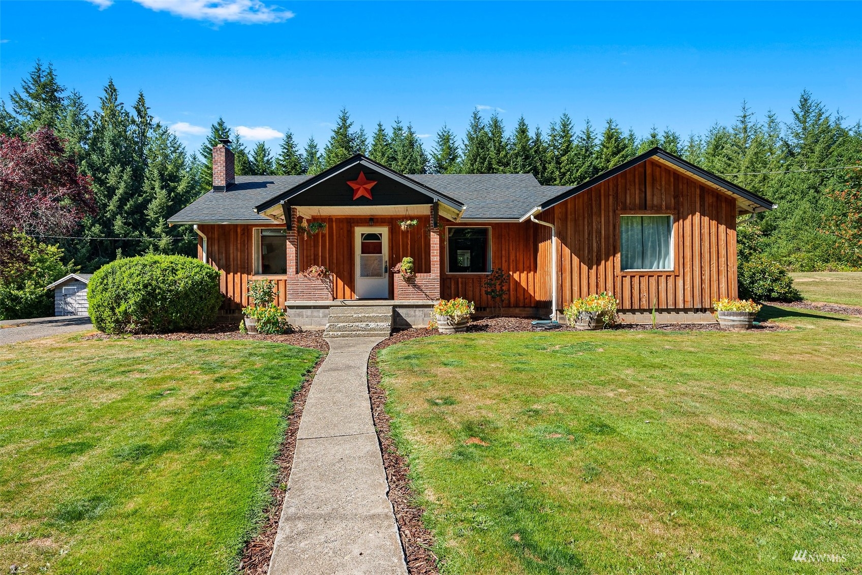 342 Chilvers Road Chehalis, WA 98532 - Photo 1 of 31 a front view of a house with a yard
