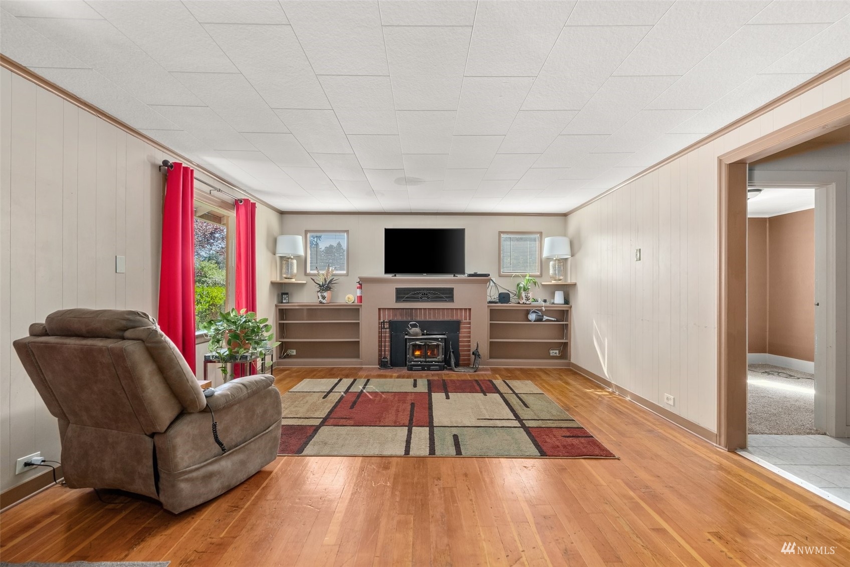 342 Chilvers Road Chehalis, WA 98532 - Photo 11 of 31 a living room with furniture and a flat screen tv