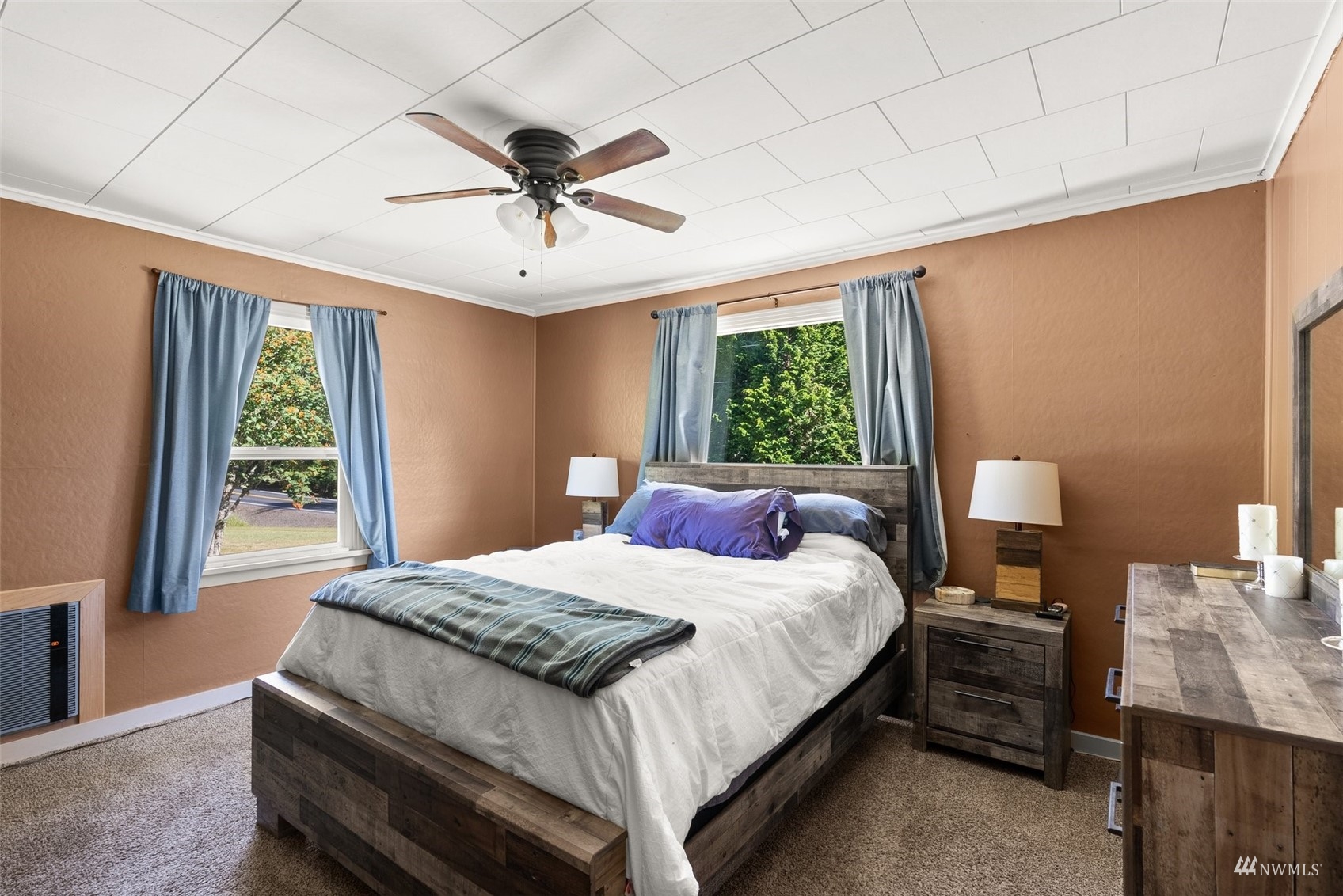 342 Chilvers Road Chehalis, WA 98532 - Photo 16 of 31 a bedroom with a bed and a window