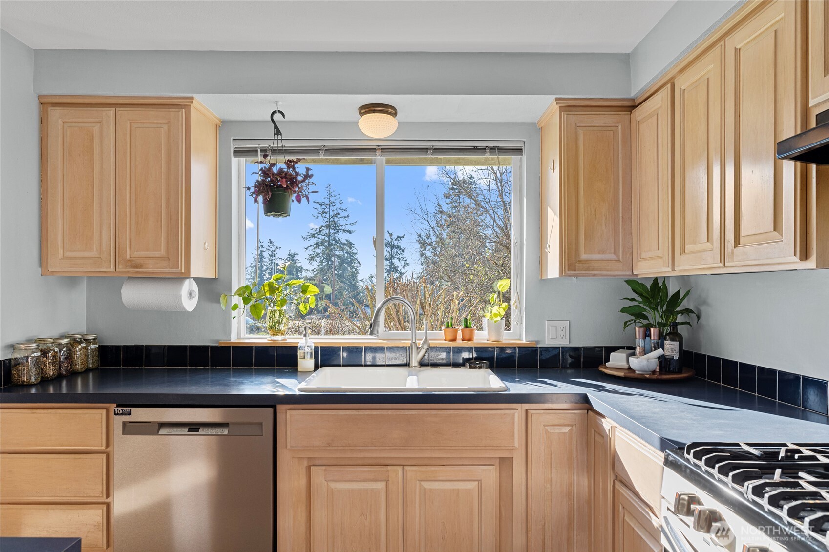 2123 North Viewcrest Place Oak Harbor, WA 98277 - Photo 14 of 31