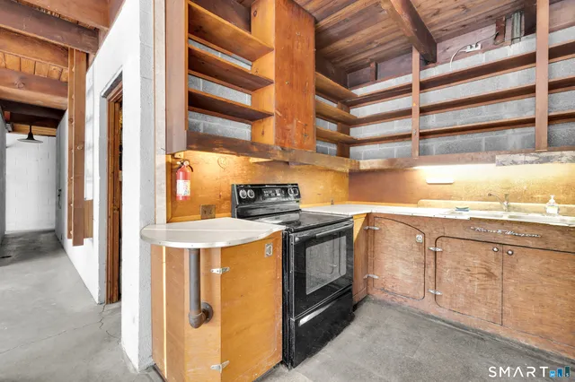 $550,000 | 68 Orchard Road, Woodbridge, CT 06525