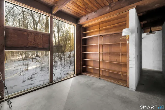 $550,000 | 68 Orchard Road, Woodbridge, CT 06525