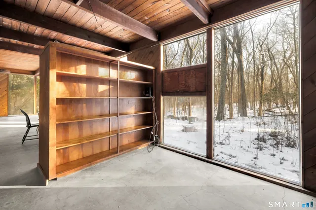 $550,000 | 68 Orchard Road, Woodbridge, CT 06525