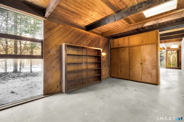 $550,000 | 68 Orchard Road, Woodbridge, CT 06525