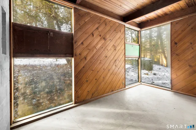 $550,000 | 68 Orchard Road, Woodbridge, CT 06525