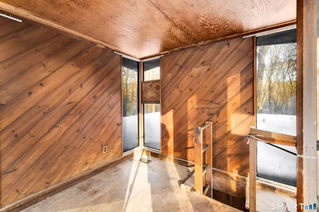 $550,000 | 68 Orchard Road, Woodbridge, CT 06525