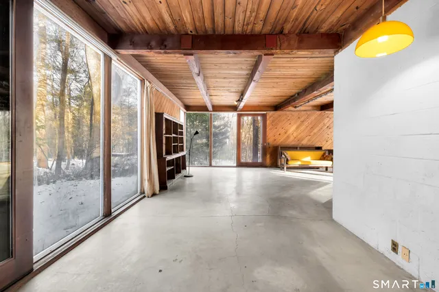 $550,000 | 68 Orchard Road, Woodbridge, CT 06525