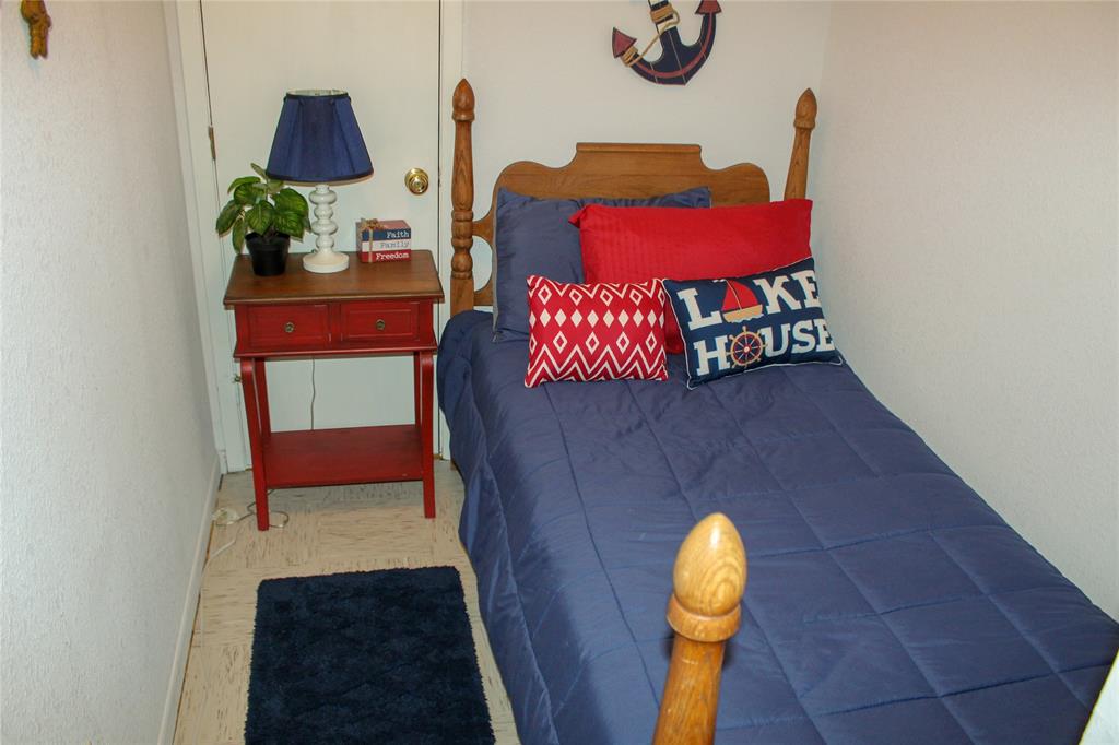 6928 Scott Street Eustace, TX 75124 - Photo 22 of 37 a bathroom with a sink and mirror