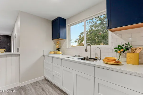 an empty room with wooden floor and mirror