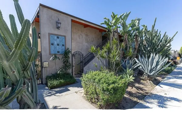 $2,200 | 12014 Kling Street, Unit 11, Valley Village, CA 91607