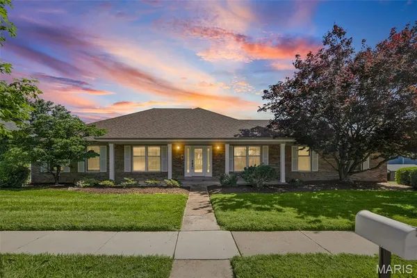 $485,000 | 602 Sunbridge Drive, Chesterfield, MO 63017