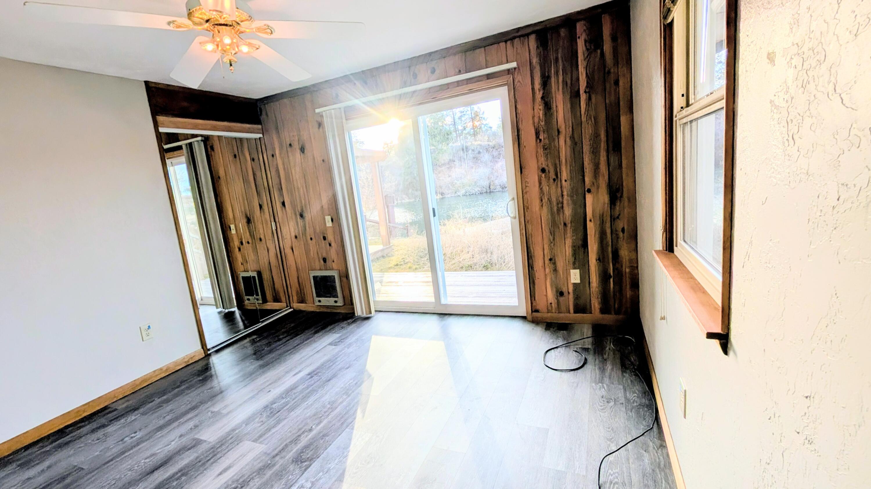 32550 Rivers Drive Chiloquin, OR 97624 - Photo 11 of 24 an entryway with a window and a ceiling fan