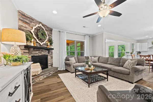 $999,999 | 2862 Creekview Drive, Waxhaw, NC 28173
