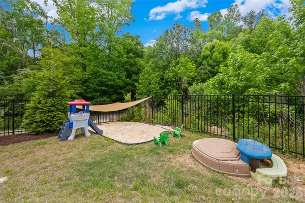 $999,999 | 2862 Creekview Drive, Waxhaw, NC 28173