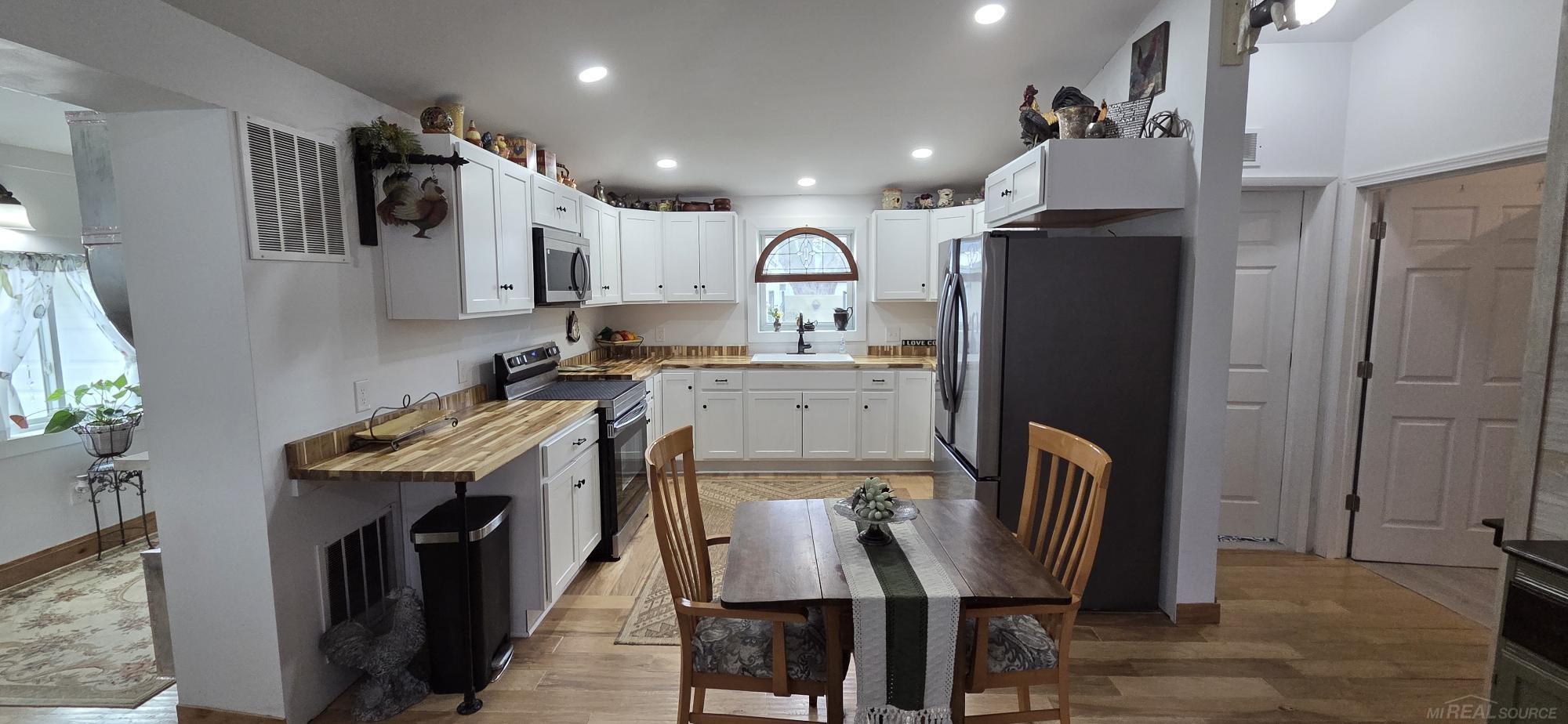 7354 Byron Road Lexington, MI 48450 - Photo 6 of 34