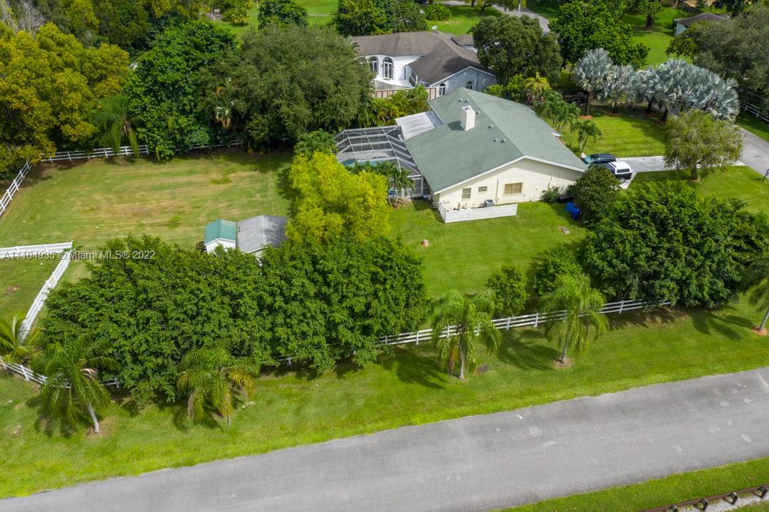 5921 Southwest 195th Terrace Southwest Ranches, FL 33332 - Photo 8 of 76 Gallery Image 8