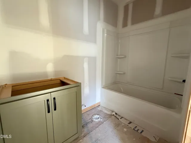 a picture of a bathroom