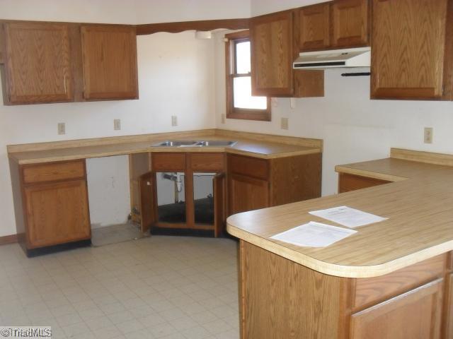 818 Crowder Road Shelby, NC 28150 - Photo 2 of 5 Kitchen.
