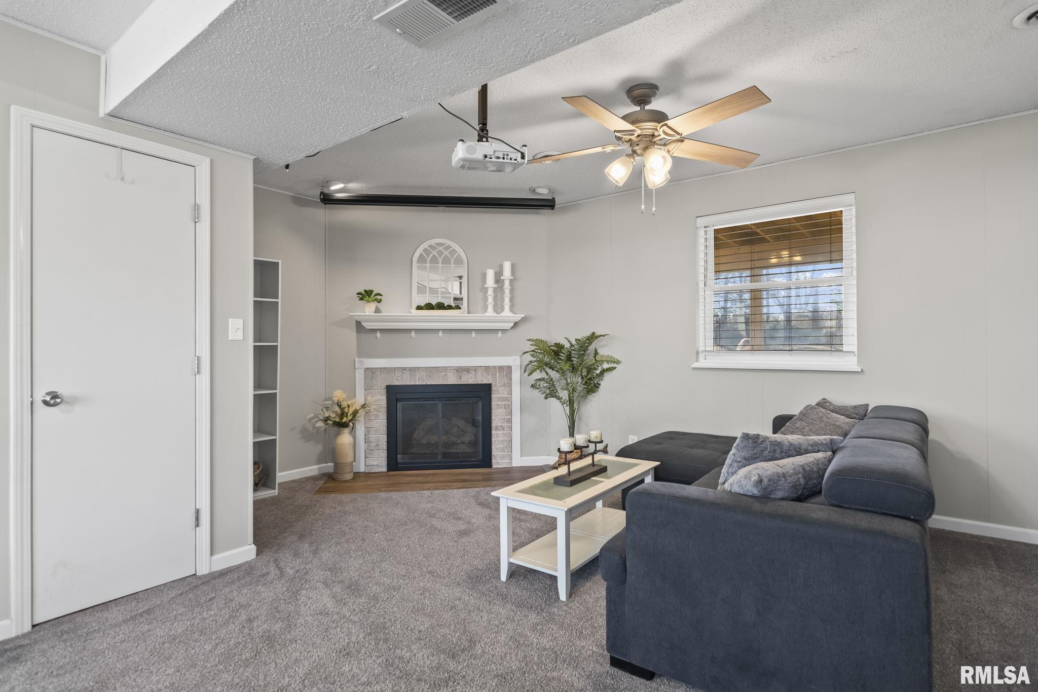 425 Pakey Road Springfield, IL 62712 - Photo 4 of 35