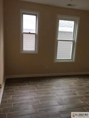 $2,060 | 250 Somerset Street, New Brunswick, NJ 08901