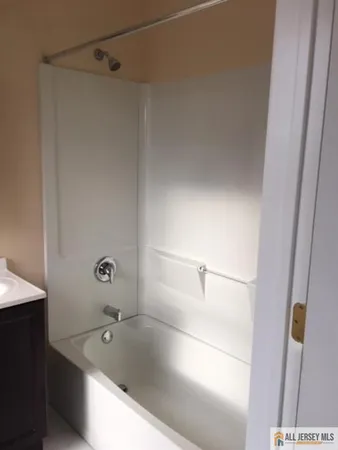 $2,060 | 250 Somerset Street, New Brunswick, NJ 08901
