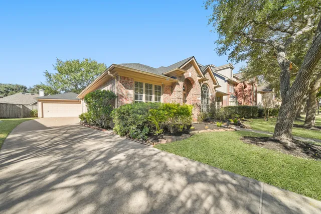 $569,500 | 1119 Summer Brook Court, Sugar Land, TX 77479