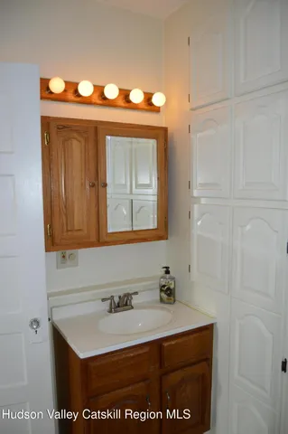 $1,800 | 86 Ulster Avenue, Unit B, Saugerties, NY 12477