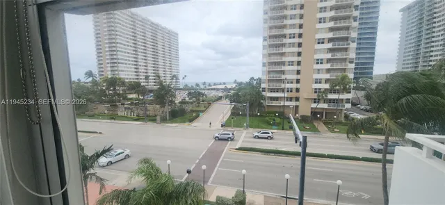 $2,500 | 1985 South Ocean Drive, Unit 3P, Hallandale Beach, FL 33009