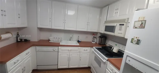 $2,500 | 1985 South Ocean Drive, Unit 3P, Hallandale Beach, FL 33009