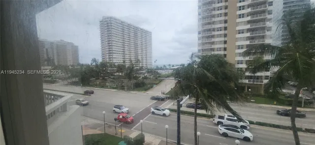 $2,500 | 1985 South Ocean Drive, Unit 3P, Hallandale Beach, FL 33009