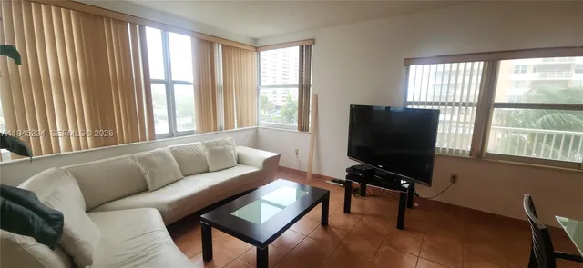 $2,500 | 1985 South Ocean Drive, Unit 3P, Hallandale Beach, FL 33009