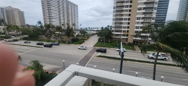 $2,500 | 1985 South Ocean Drive, Unit 3P, Hallandale Beach, FL 33009