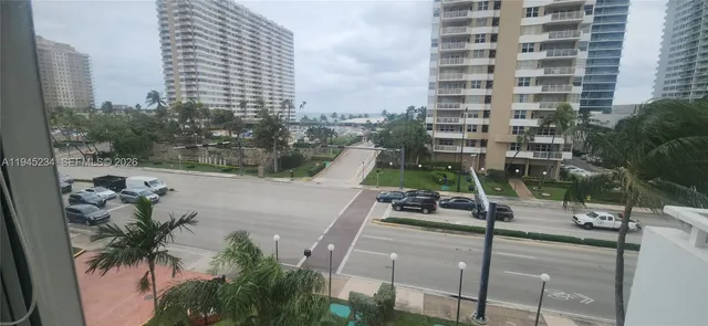 $2,500 | 1985 South Ocean Drive, Unit 3P, Hallandale Beach, FL 33009