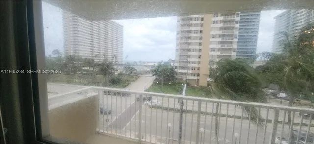 $2,500 | 1985 South Ocean Drive, Unit 3P, Hallandale Beach, FL 33009