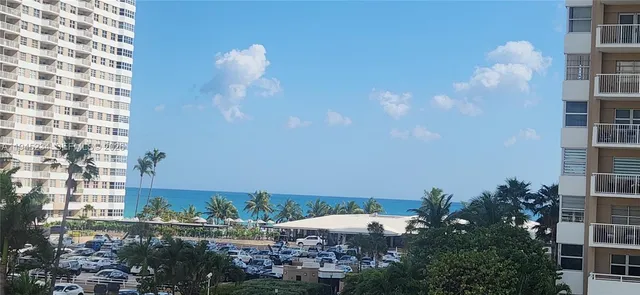 $2,500 | 1985 South Ocean Drive, Unit 3P, Hallandale Beach, FL 33009
