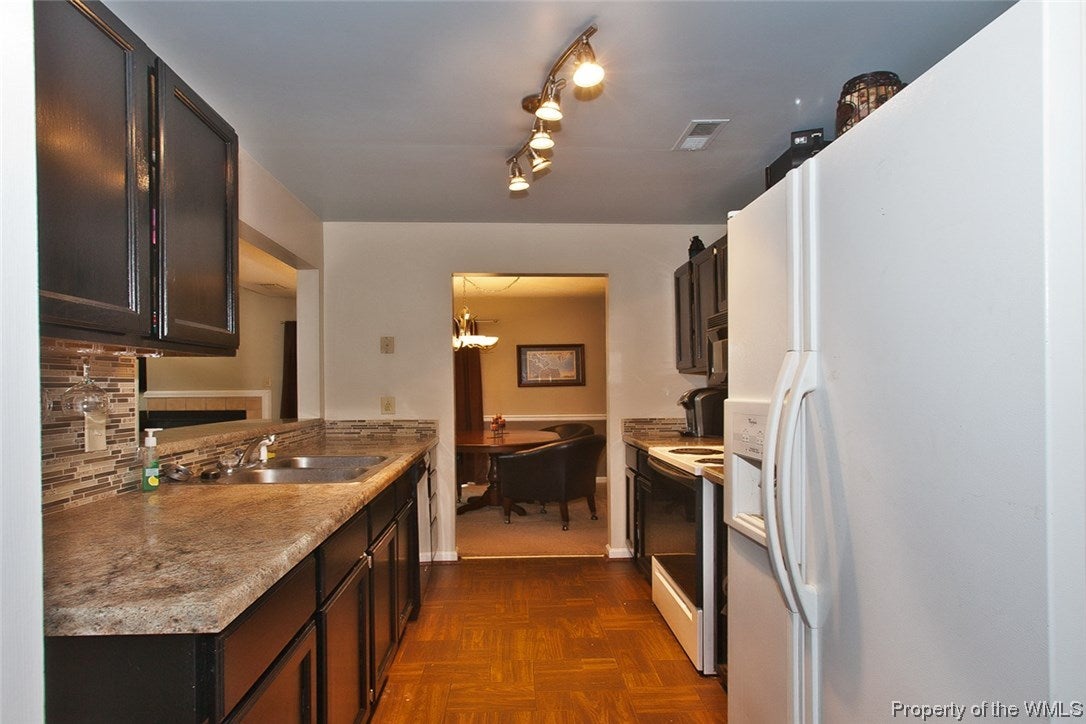 27 Madison Chase Hampton, VA 23666 - Photo 12 of 26 Gallery Image 12