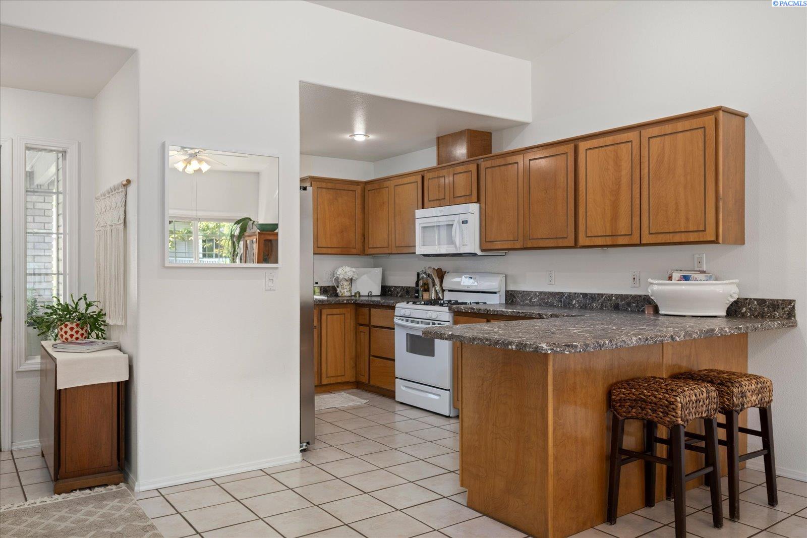 105 Innisbrook Lane Pasco, WA 99301 - Photo 5 of 43 Gallery Image 5