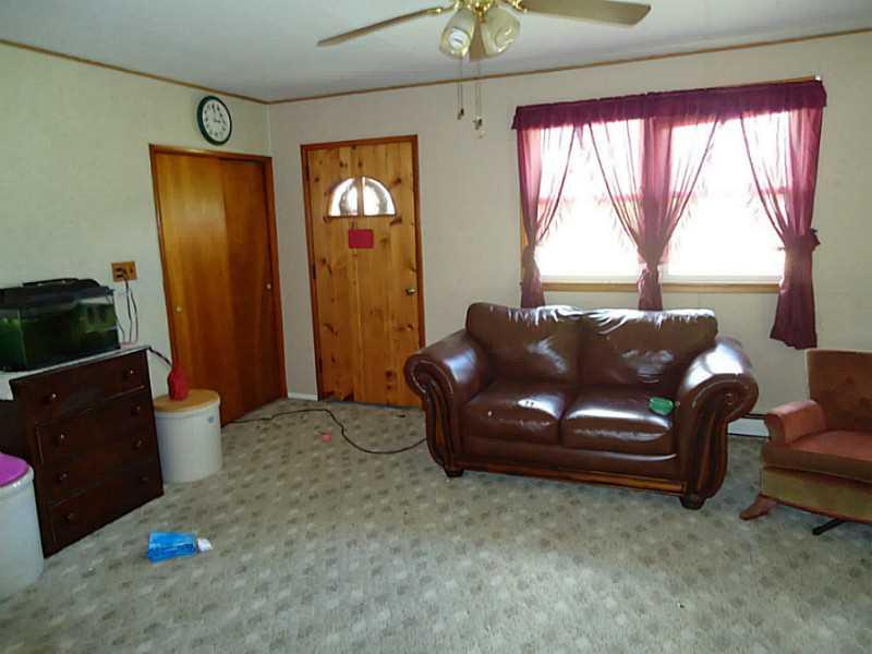 445 Lindsay Road Spring Church, PA 15686 - Photo 5 of 9 Living Room.