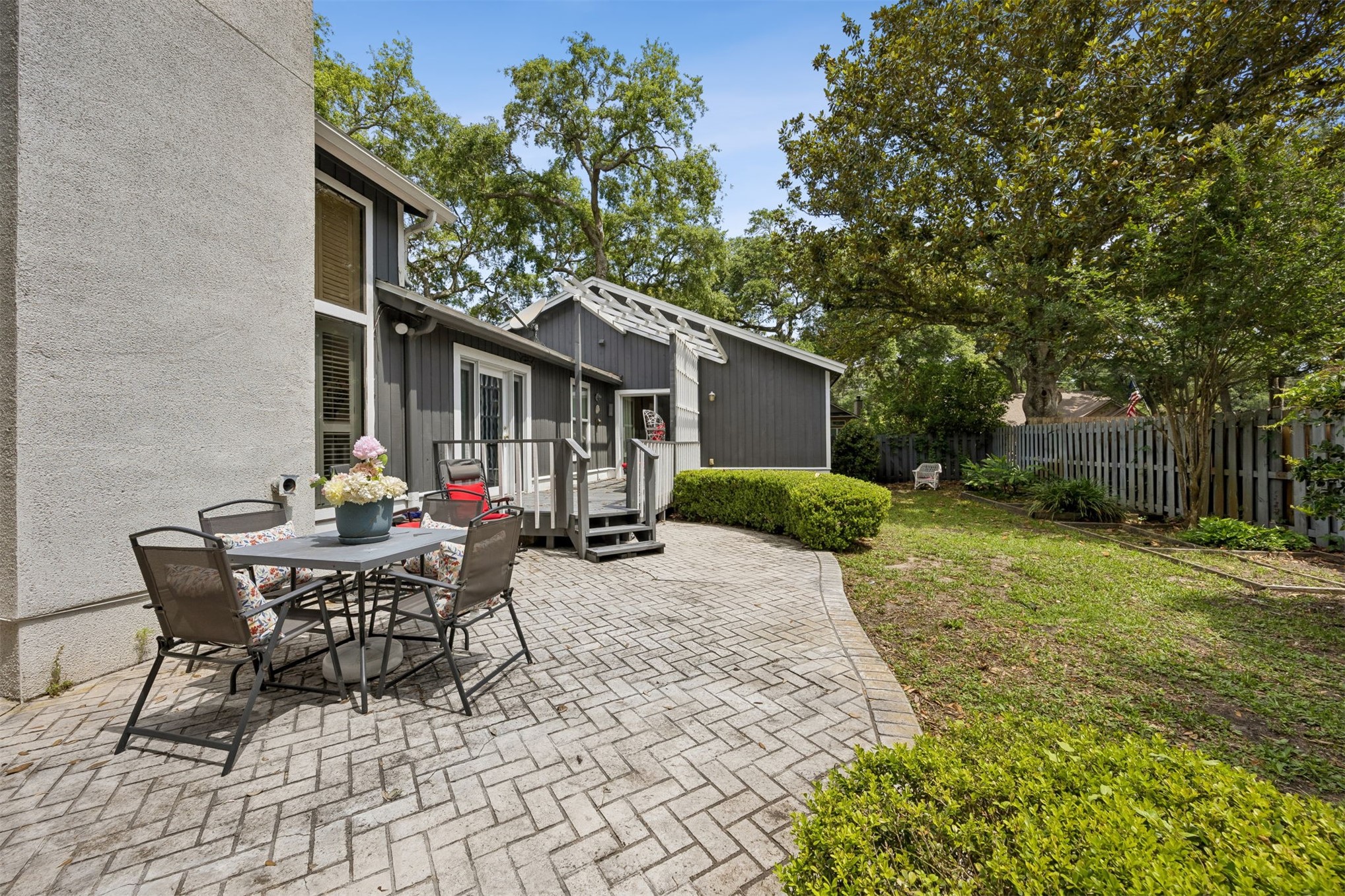 3110 Egans Bluff Road Fernandina Beach, FL 32034 - Photo 22 of 26 Enjoy alfresco dining in the back yard.