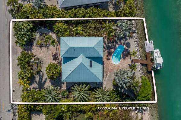 $2,999,000 | 17041 Marlin Drive, Sugarloaf, FL 33042