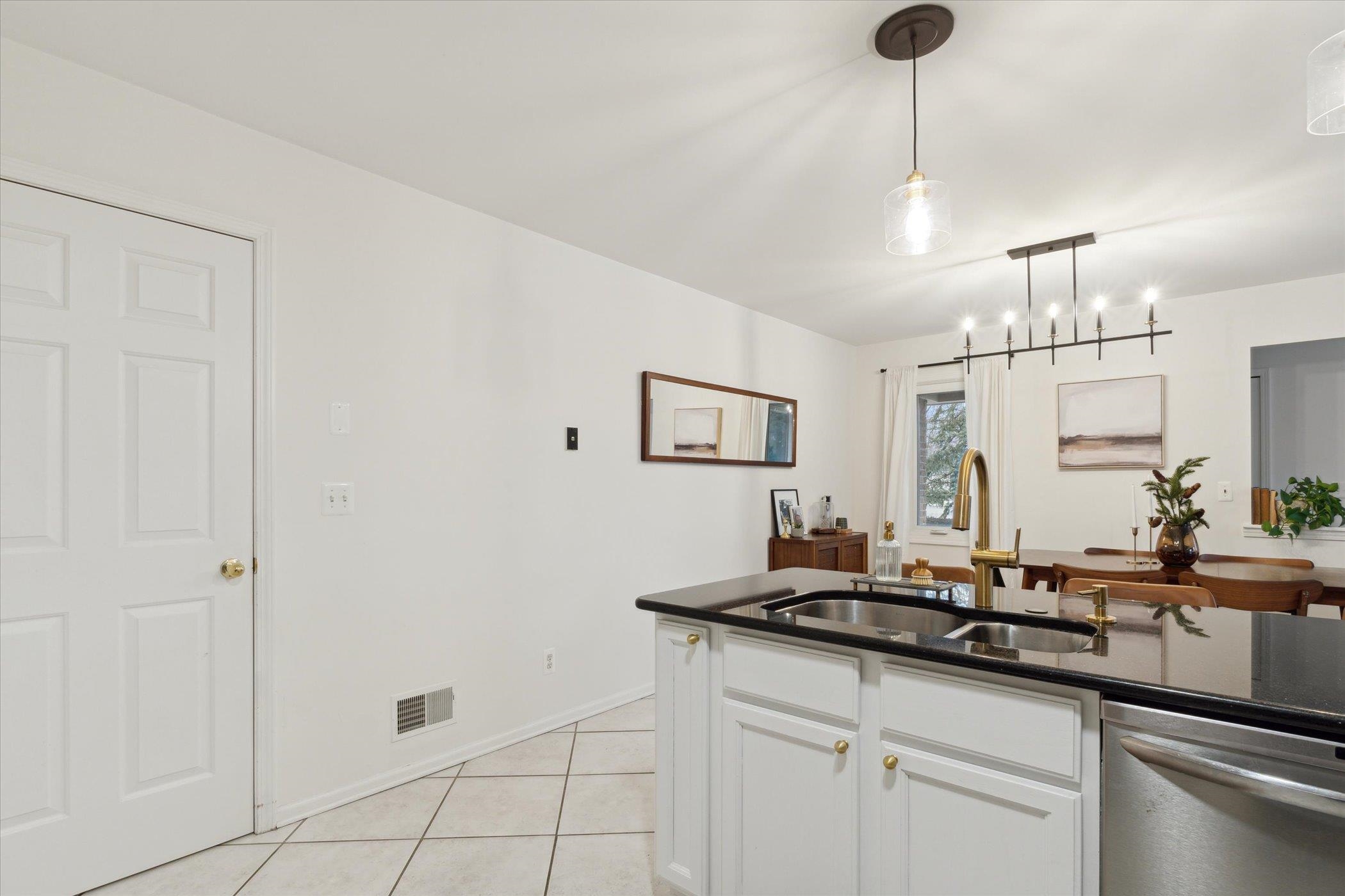 16615 Country Ridge Lane Macomb, MI 48044 - Photo 16 of 49 50167583-7B985BEF-DEDF-4D50-8041-A72708A4B936.JPG