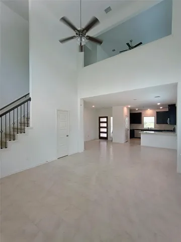a view of a livingroom with a ceiling fan