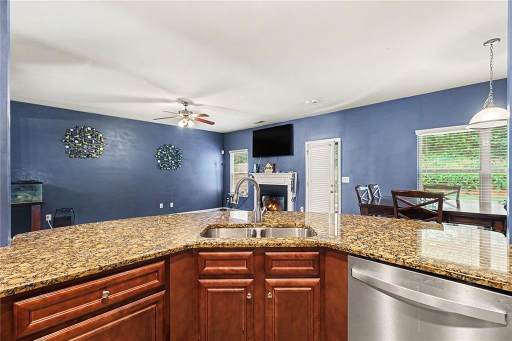 605 Stream Court Fairburn, GA 30213 - Photo 10 of 31